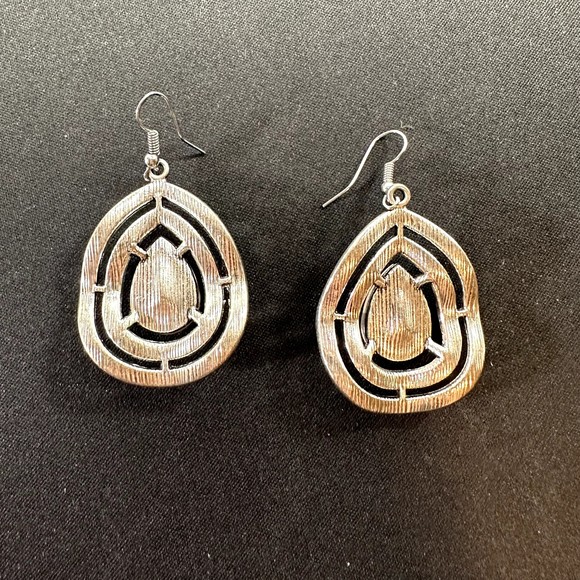 Teardrop Silver Tone Wavy Dangle Earrings Large Purple Rhinestone Small Black 2" - Picture 10 of 13